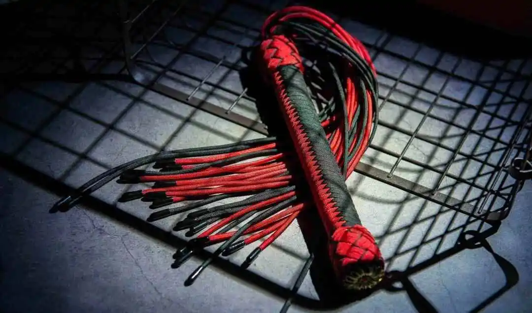 西檬之家字母圈中的痒感艺术:Tickle实践全解析 一